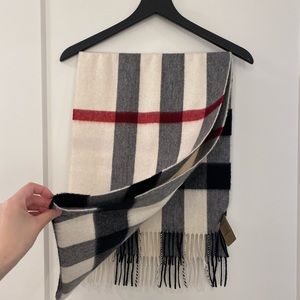 Burberry 100% cashmere scarf